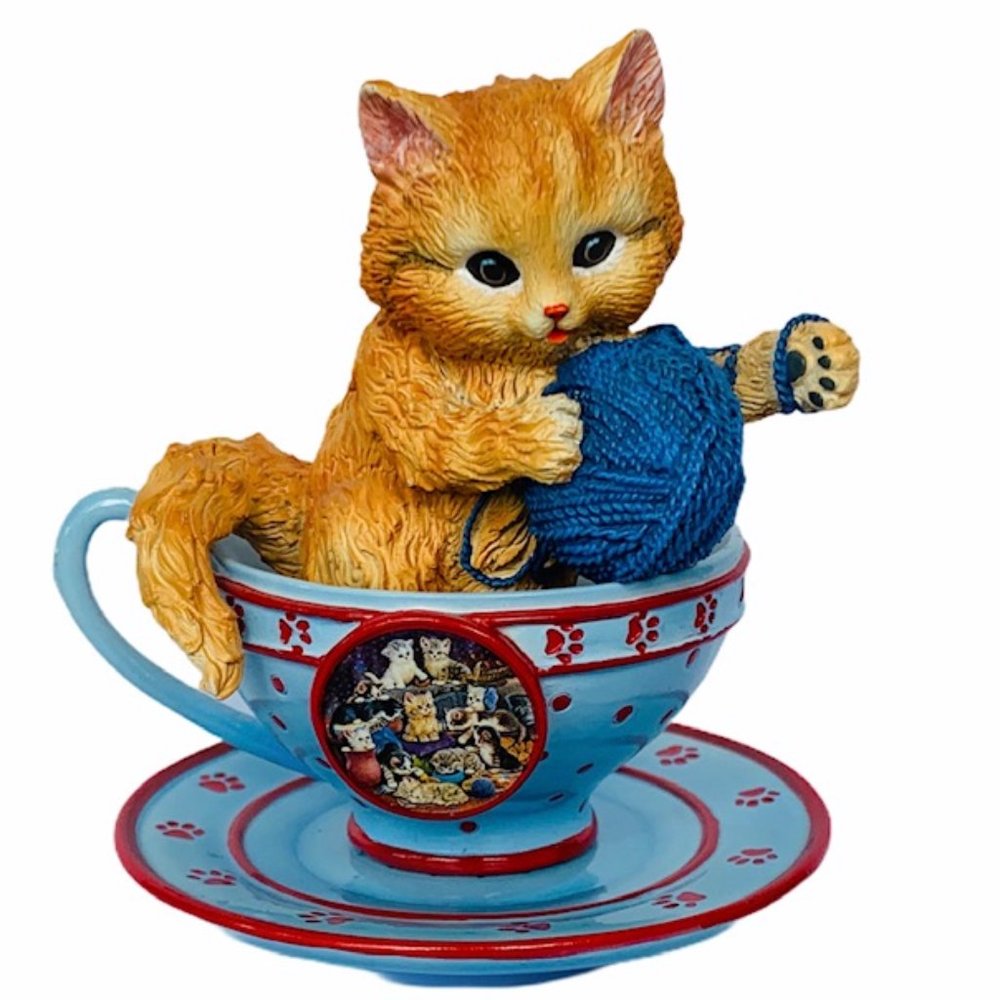 Hamilton cat kitten figurine teacup yarn gift vtg